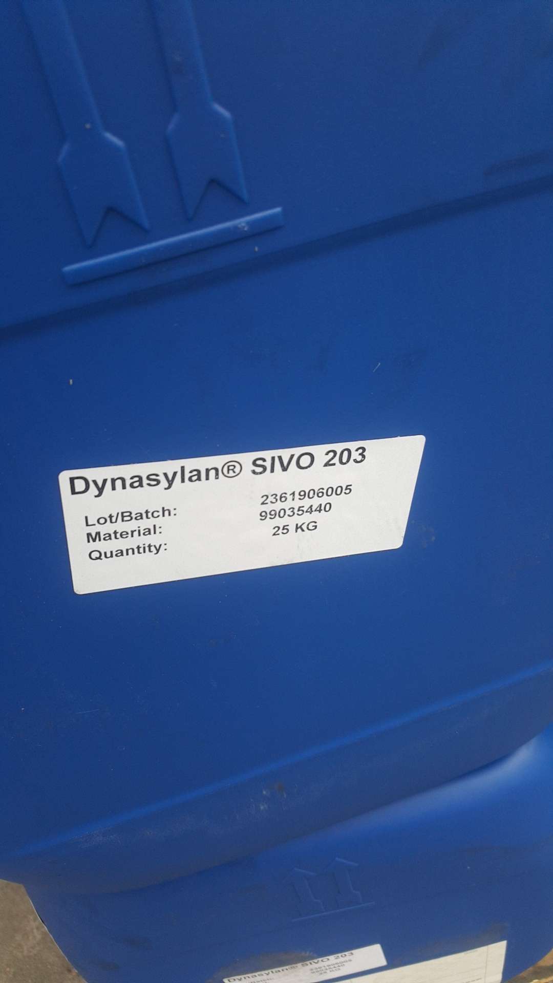 有机硅烷Dynasylan?SIVO 203多功能专利型氨基硅烷,低聚体硅烷,作有机硅烷偶联剂,有机硅烷增粘剂,应用于粘合剂,密封胶,涂料,油墨等工业领域,在脱醇型硅酮密封胶中,附着力好,适用面广,抗黄变性好,0.5%-1.5%;在杂化胶(MS胶,SPUR胶,STPE胶)中,附着力好,适用面广,抗黄变性好,0.5%-1.5%;在木器漆中,在100%固含UV木器漆中分散消光粉形成高哑光效果,德国赢创(赢创Evonik,原名:德固赛Degussa AG)原产地进口,厂价直销